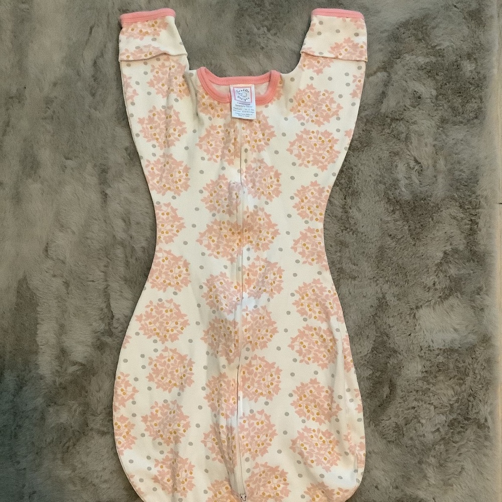 Transitional swaddle sack